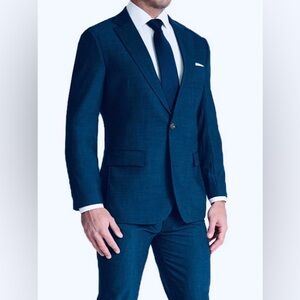 SOLD-Italy  ( Vinci ) Men’s Suit almost flawless
